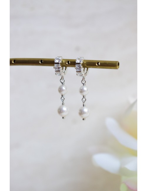Boucles d'oreilles Phoebe, romantiques avec créoles strassées et perle