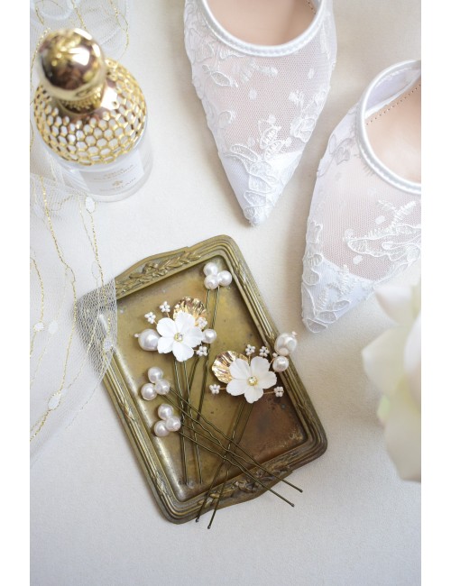 Pics à perles et fleurs dorées ou argentées pour le chignon de mariée