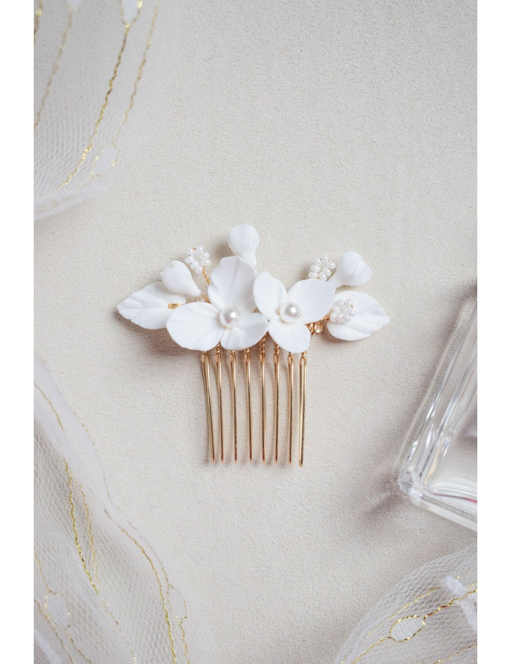 Peigne à cheveux pour la mariée modèle Dolly avec des fleurs