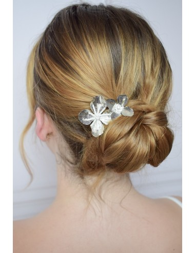 Peigne à cheveux pour la mariée modèle Emi avec 2 fleurs
