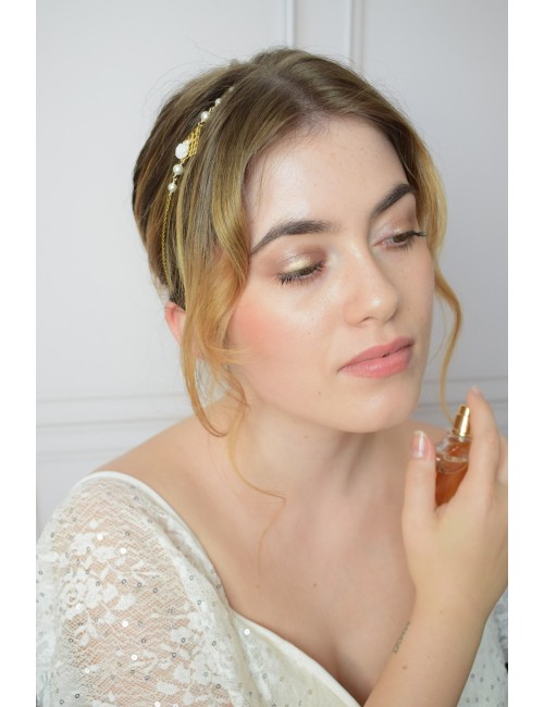 Headband pour la mariée de style bohème chic avec chaine dorée.