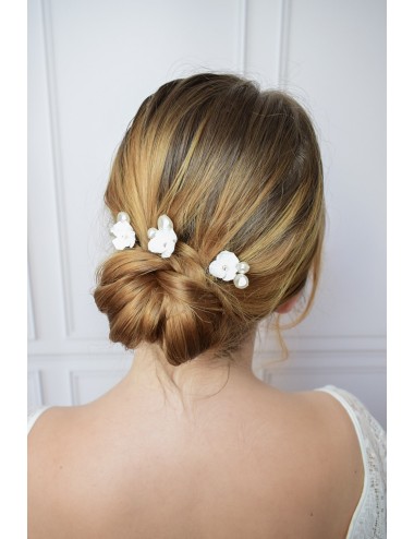 3 pics Tina, fleurs et perles irrégulières pour chignon de mariée