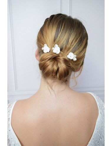 3 pics Tina, fleurs et perles irrégulières pour chignon de mariée