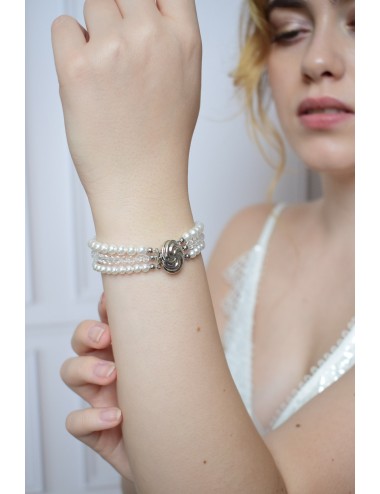 Bracelet de mariage Denise, 3 rangs de perles et un fermoir ovale