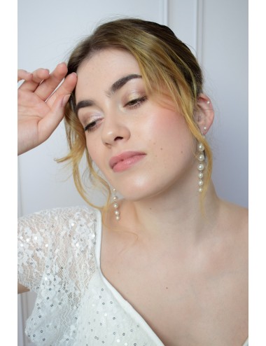 Boucles d'oreilles de mariage pendantes Sophia, avec perles nacrées.