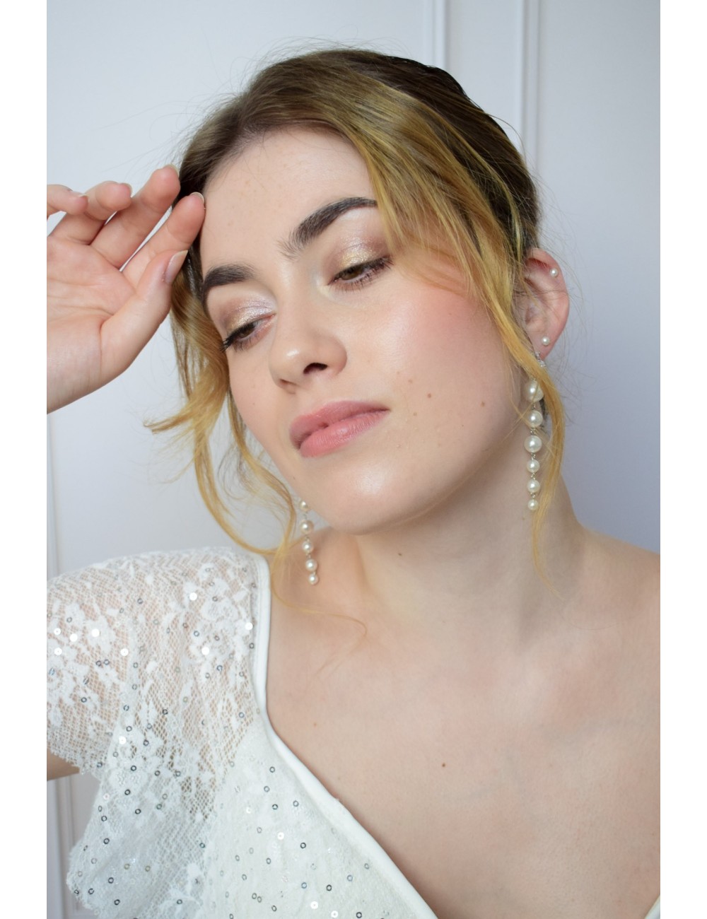 Boucles d'oreilles de mariage pendantes Sophia, avec perles nacrées.