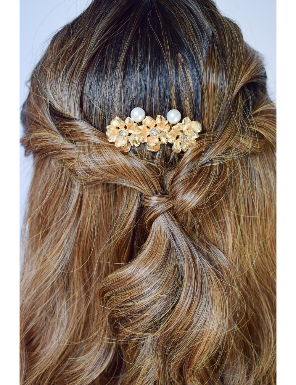 Peigne à cheveux pour la mariée modèle Cobalt avec des fleurs dorées