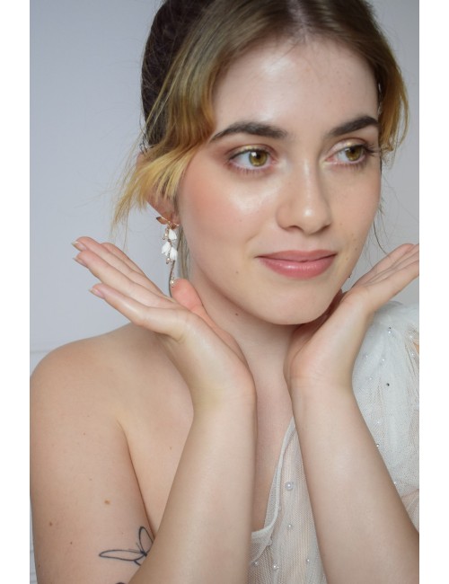 Boucles d'oreilles Songe avec une cascade de bourgeons et perles