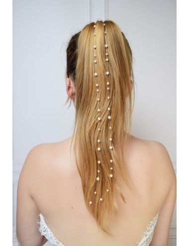Fil transparent avec des perles nacrées pour mariée