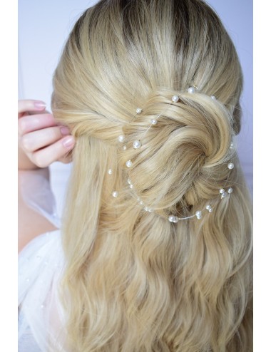 Fil transparent avec des perles nacrées pour mariée