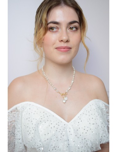 Collier de mariage audacieux en perles nacrées et charm's Léna