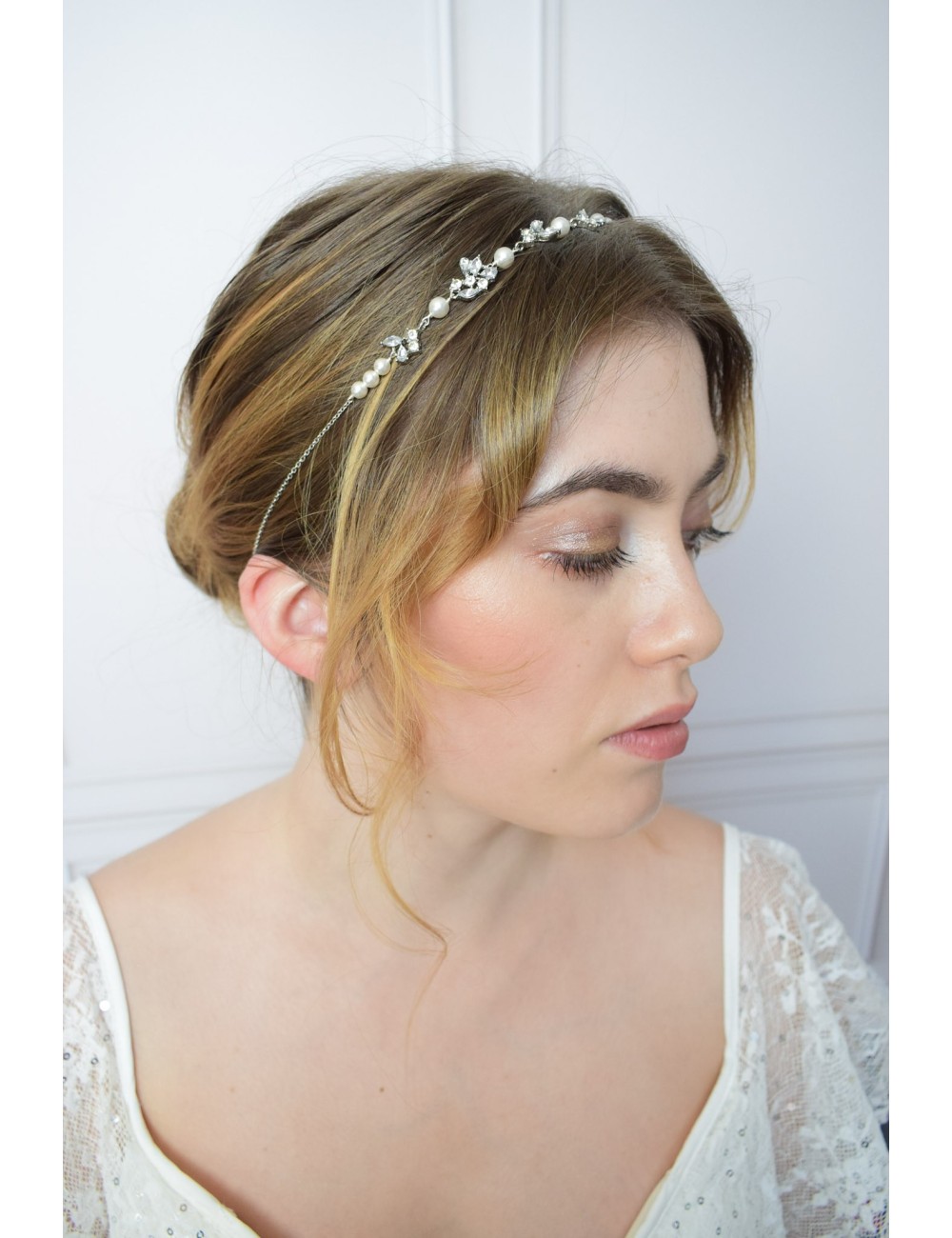 Headband Thilda pour la mariée très délicat, avec des perles.