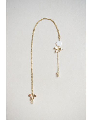 Collier de dos mariage Talia, avec fleur d'orchidée et nacre