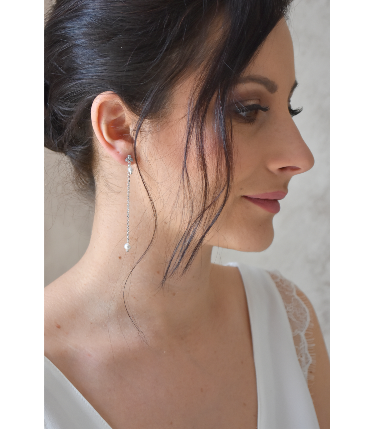 Boucles d'oreilles mariée Denise pendantes en chainette et perles nacrées