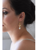 Boucles d'oreilles mariage Zen, boucles d'oreilles bohème avec feuilles dorées et perles ivoire.