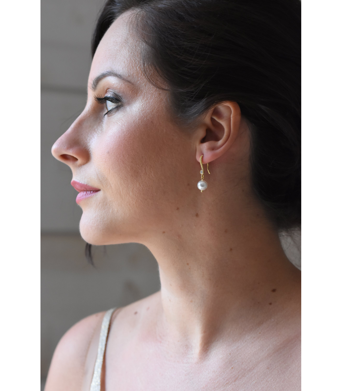 Bijoux mariage - Boucles d'oreilles pour la mariée avec une perle nacrée et un strass