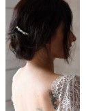 Peigne à cheveux pour la mariée en strass et perles nacrées, modèle Orphee, pour le chignon de mariage.