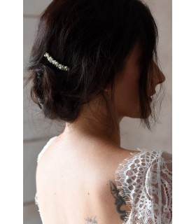 Peigne à cheveux pour la mariée en strass et perles nacrées, modèle Orphee, pour le chignon de mariage.