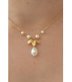 Collier de dos pour mariage boheme, feuilles dorées et cercle avec des perles nacrées. Lola framboise bijoux mariage.