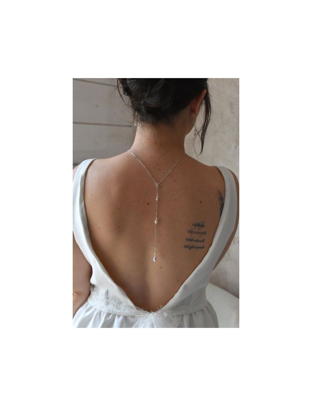 Collier de dos Emma avec chainette pour la mariée en robe dos nu