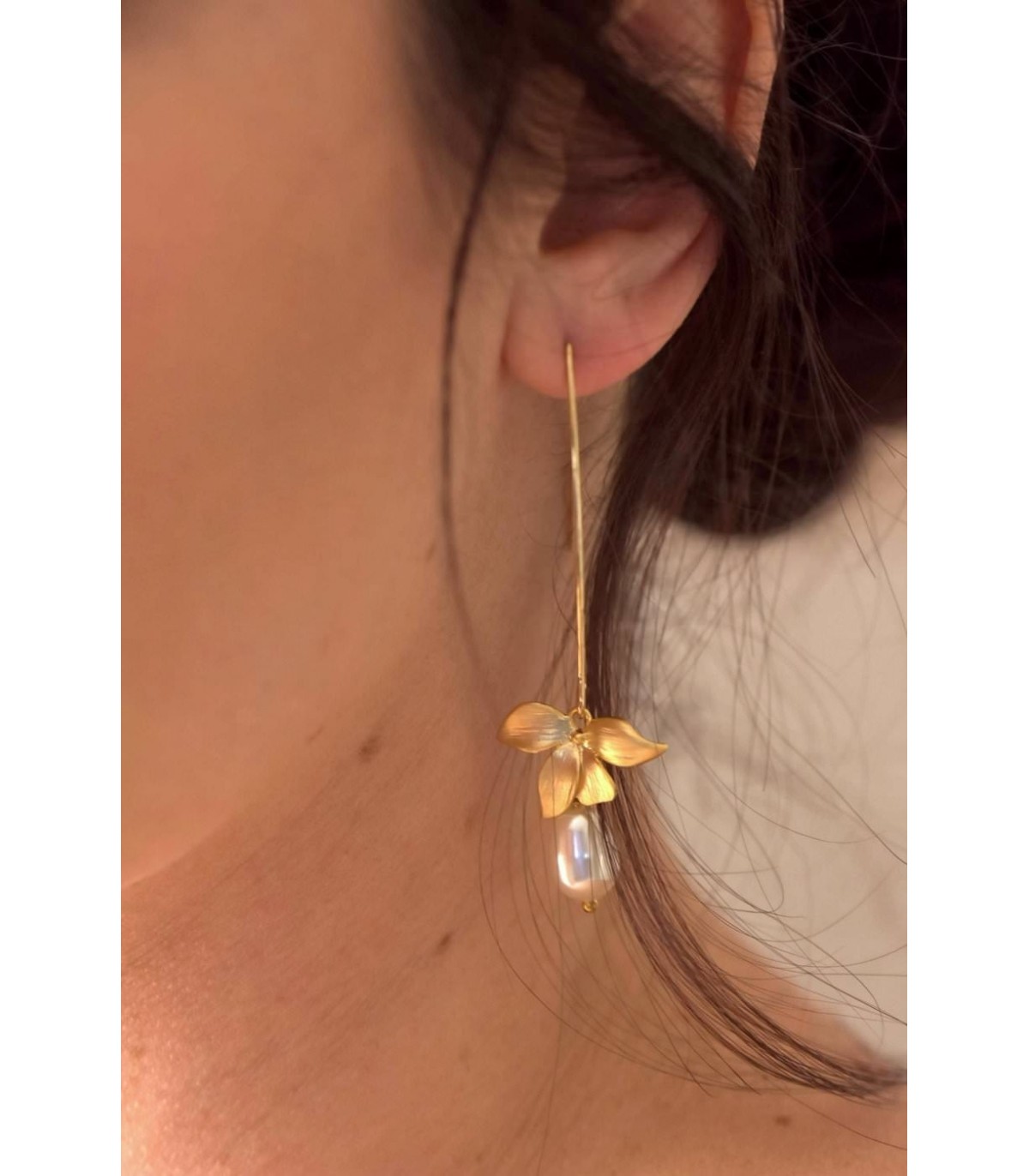 Boucles d'oreilles pendantes Sylvia avec fleur d'orchidée et très grand crochet d'oreille