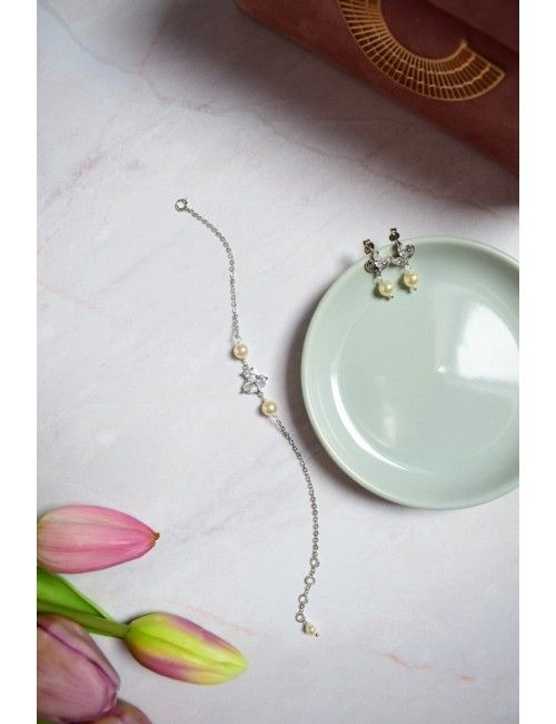 Bracelet pour la mariée modèle Bombay, perles et strass sur chaine.