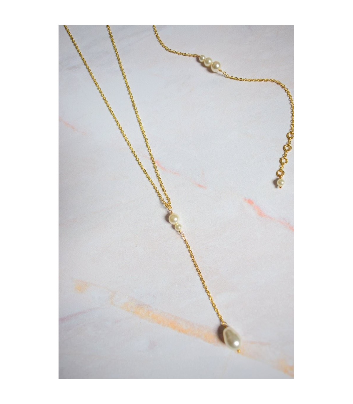 collier de dos mariage Léa avec chainette et perles de cristal