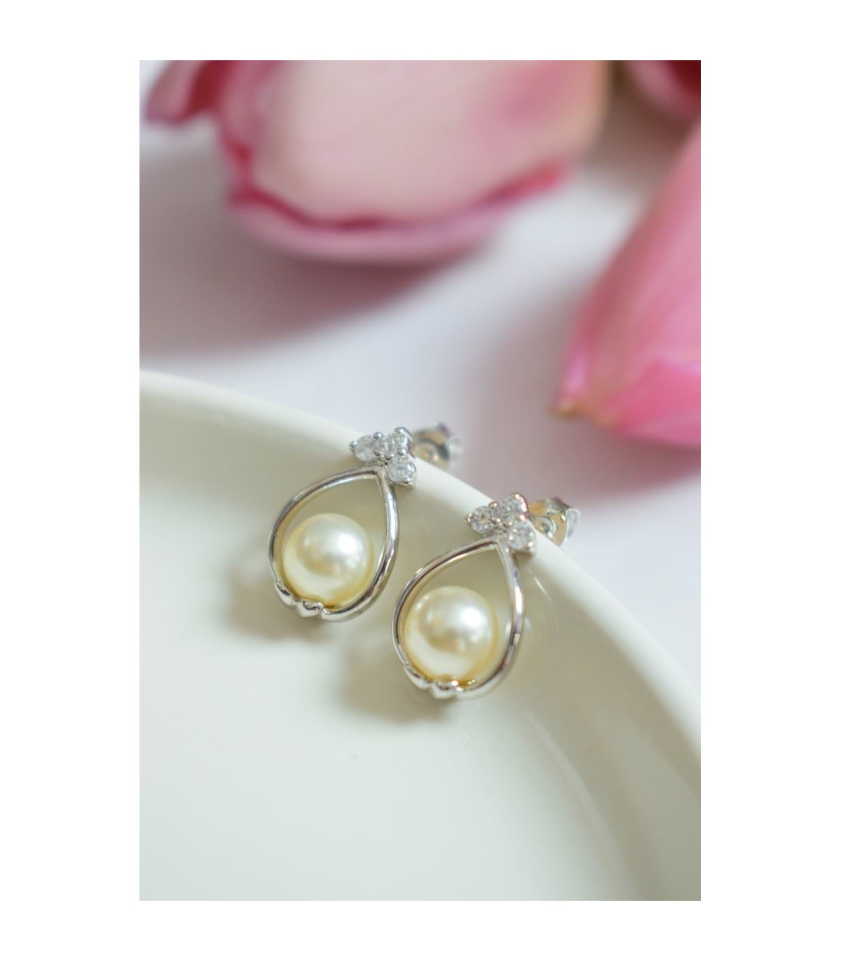 Boucles d'oreilles de mariée non pendantes modèle Reine en forme de goutte avec petites perles