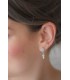 Boucles d'oreilles pour la mariée modèle Albane, avec une goutte en strass et des crochets à cristaux.
