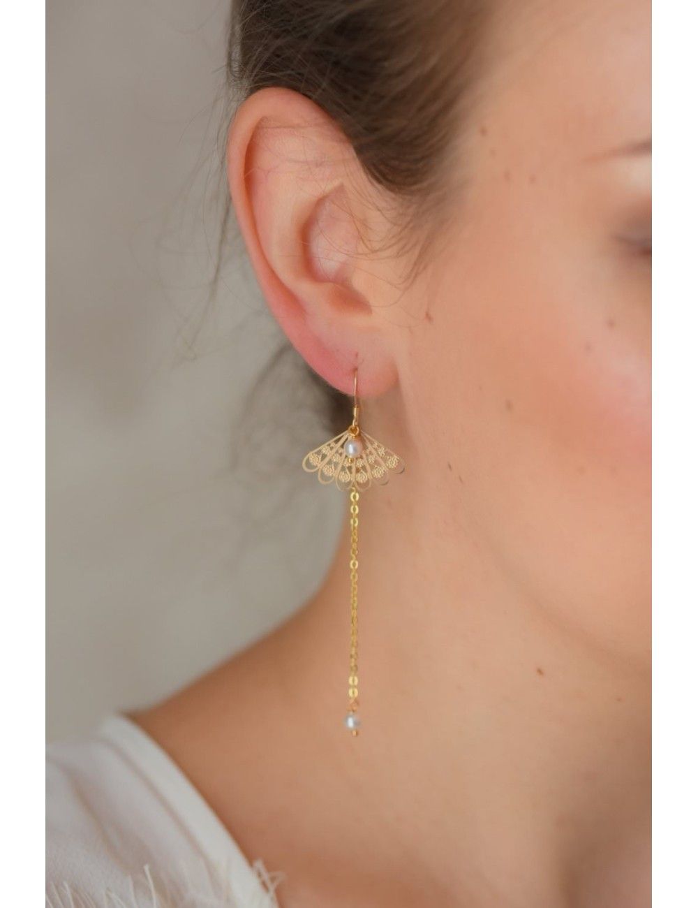 Boucles d'oreilles de mariage avec éventail et perles nacrées