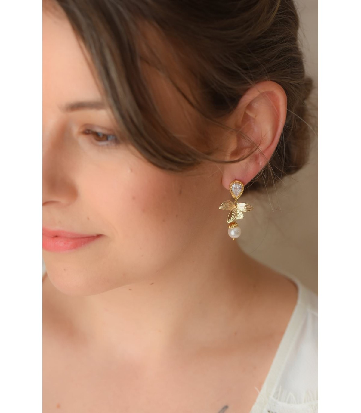 Boucles d'oreilles Solstice avec fleur d'orchidée et perles pour mariage