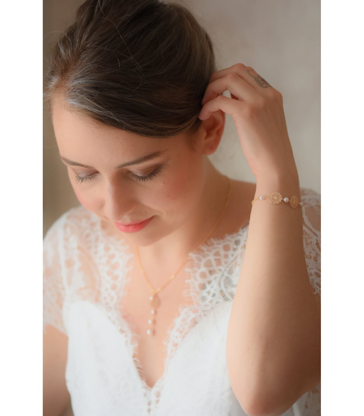 Bracelet Phaline avec estampes et perles nacrées pour la mariée