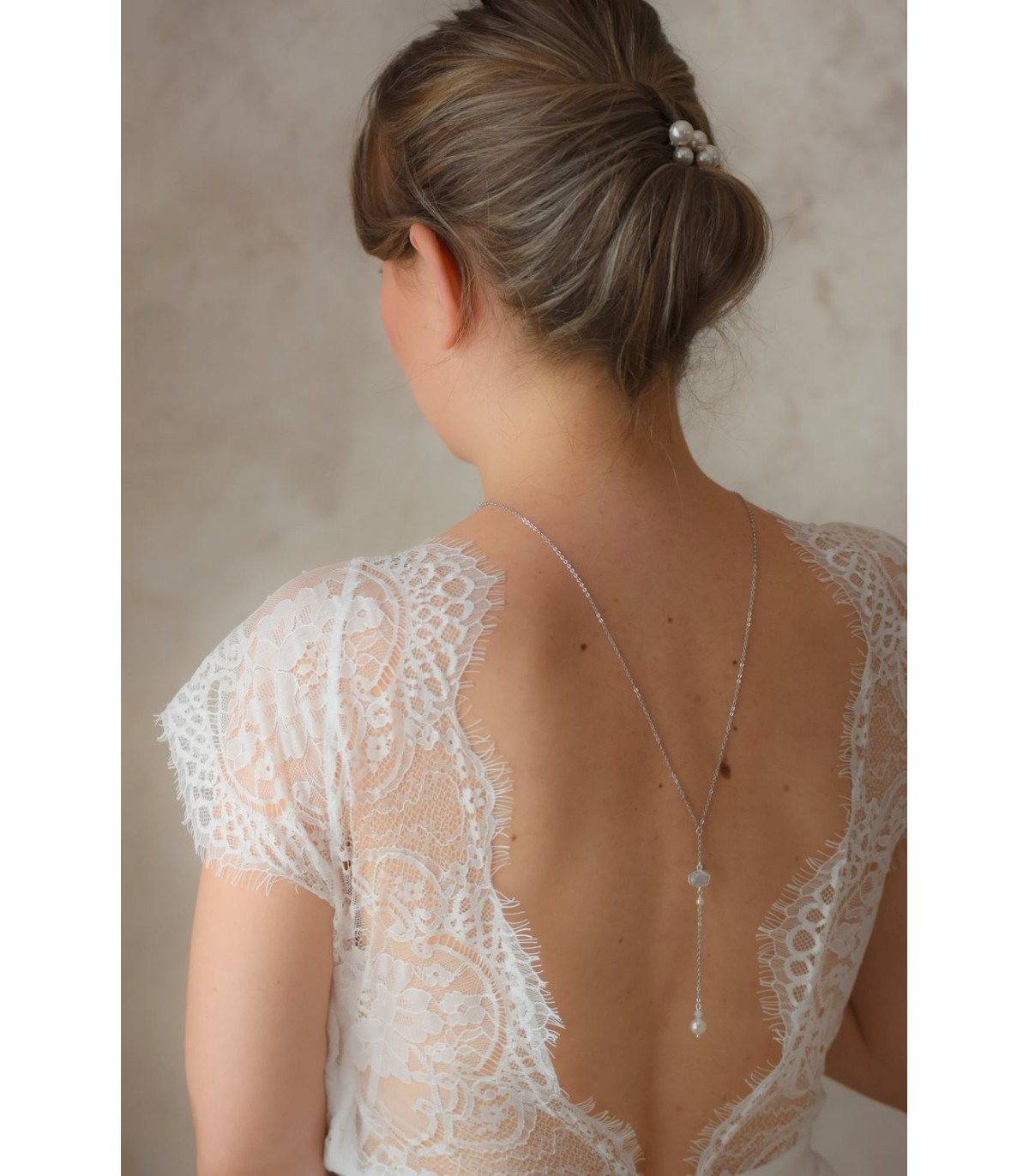 Collier de dos pour mariée avec perles opales - Vana
