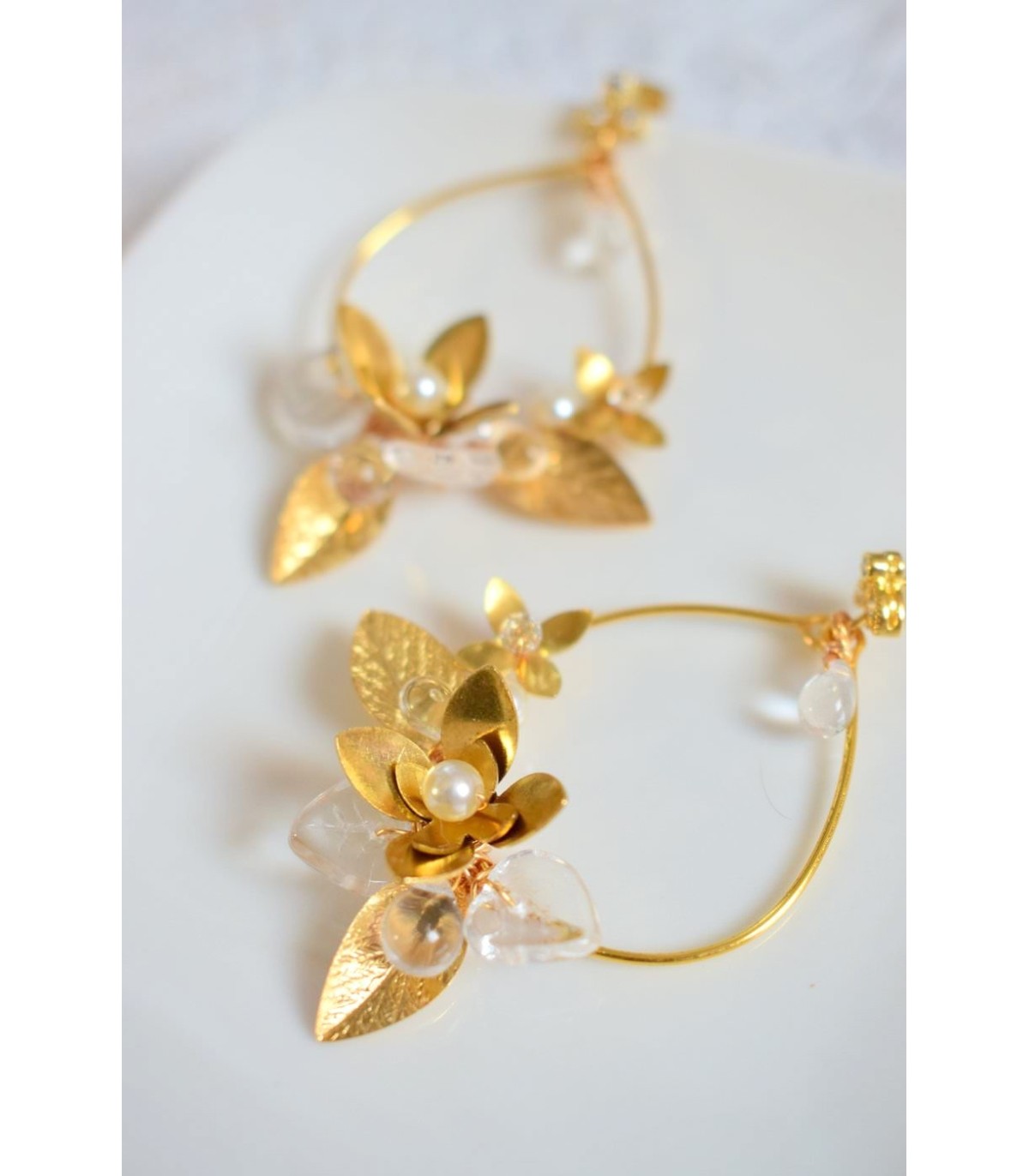Boucles d'oreilles pour la mariée modèle Elisabeth avec perles, fleurs, feuilles boheme
