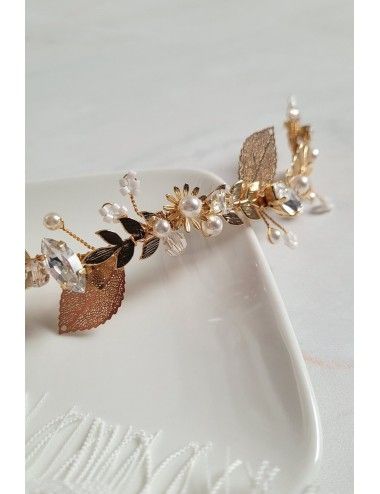 Ornement de cheveux modèle Feuillage avec perles et fleurs dorées.