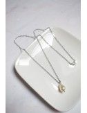 Collier de mariée Hortense, bijoux mariage minimaliste avec une perle goutte nacrée.