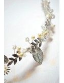Bijou de tête Feuillage de style boheme chic avec feuilles, strass et perles pour la mariée moderne