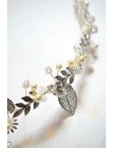 Bijou de tête Feuillage de style boheme chic avec feuilles, strass et perles pour la mariée moderne