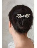 Peigne à cheveux pour le mariage modèle Eclat, en perles de cristal et de verre uniquement, avec 3 petites feuilles argentées.