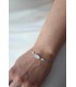 Bracelet de mariage Glamour avec strass blanc laiteux et perles nacrées sur chaine acier inoxydable.