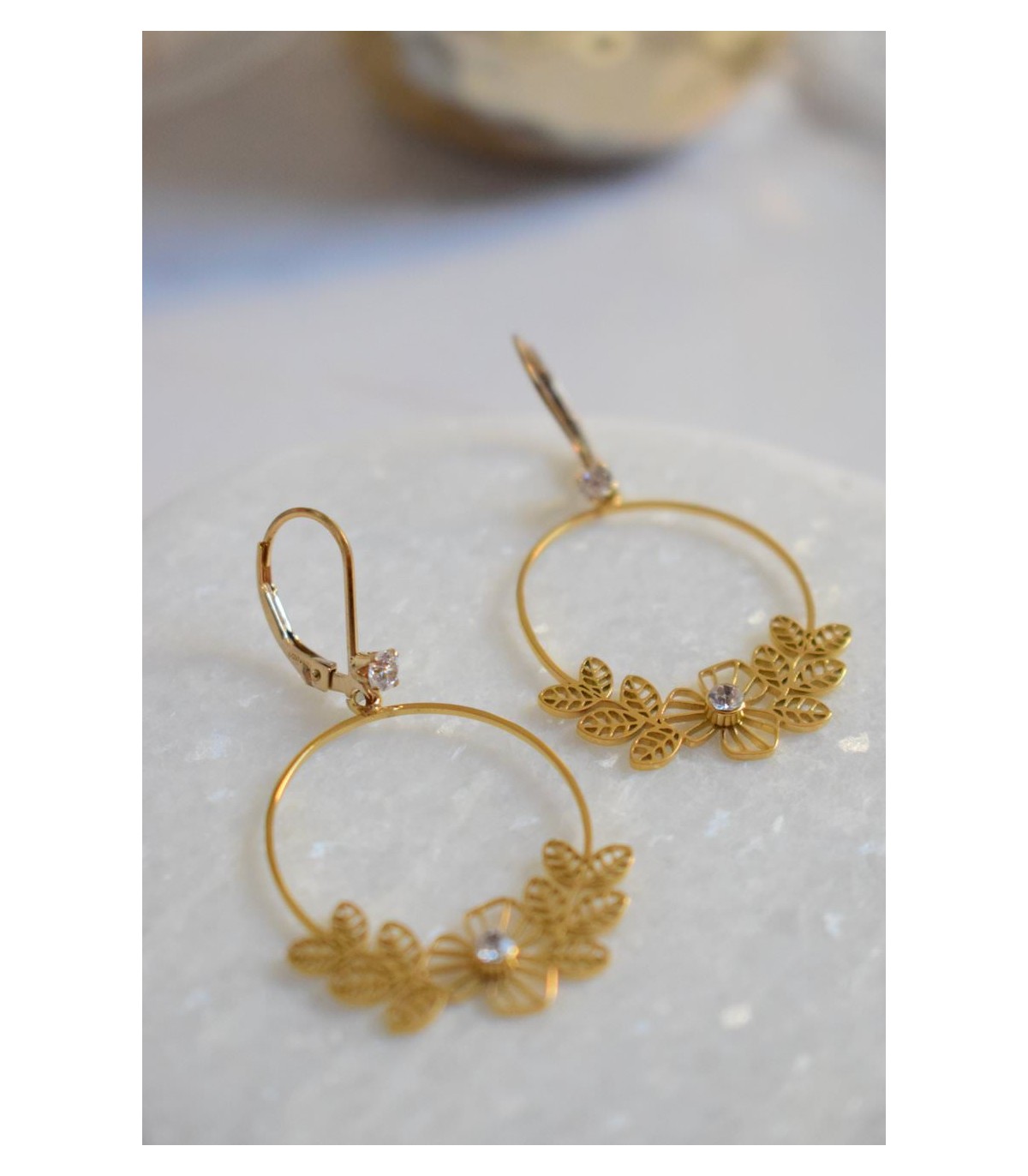 boucles d'oreilles avec motif floral et strass pour la mariée romantique champetre