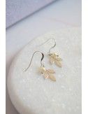 boucles d'oreilles de mariage charmille avec mini feuilles et perles