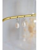 boucles d'oreilles de mariage glamour chic avec créoles strassées et perles nacrées en forme de goutte