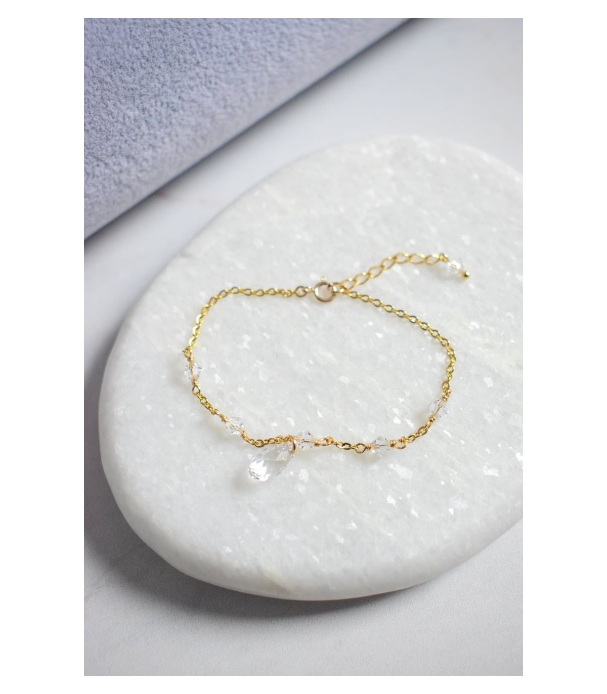 bracelet de mariage avec perles transparentes en cristal dont une belle goutte