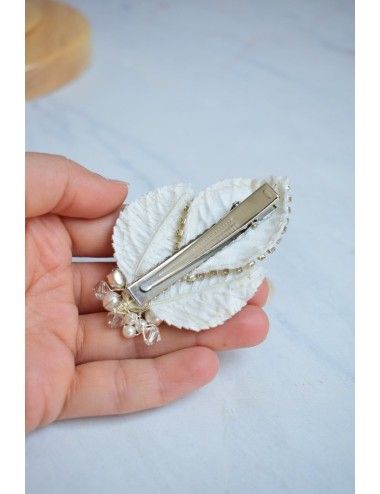 Peigne à cheveux pour la mariée disponible de suite.