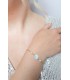 Bracelet de mariage sur le thème de la mer avec une breloque coquillage et des perles.