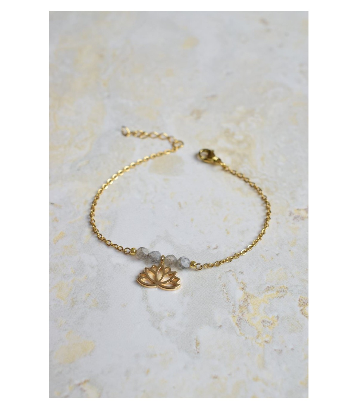 bracelet en acier inoxydable avec breloque fleur de lotus et perles de labradorite