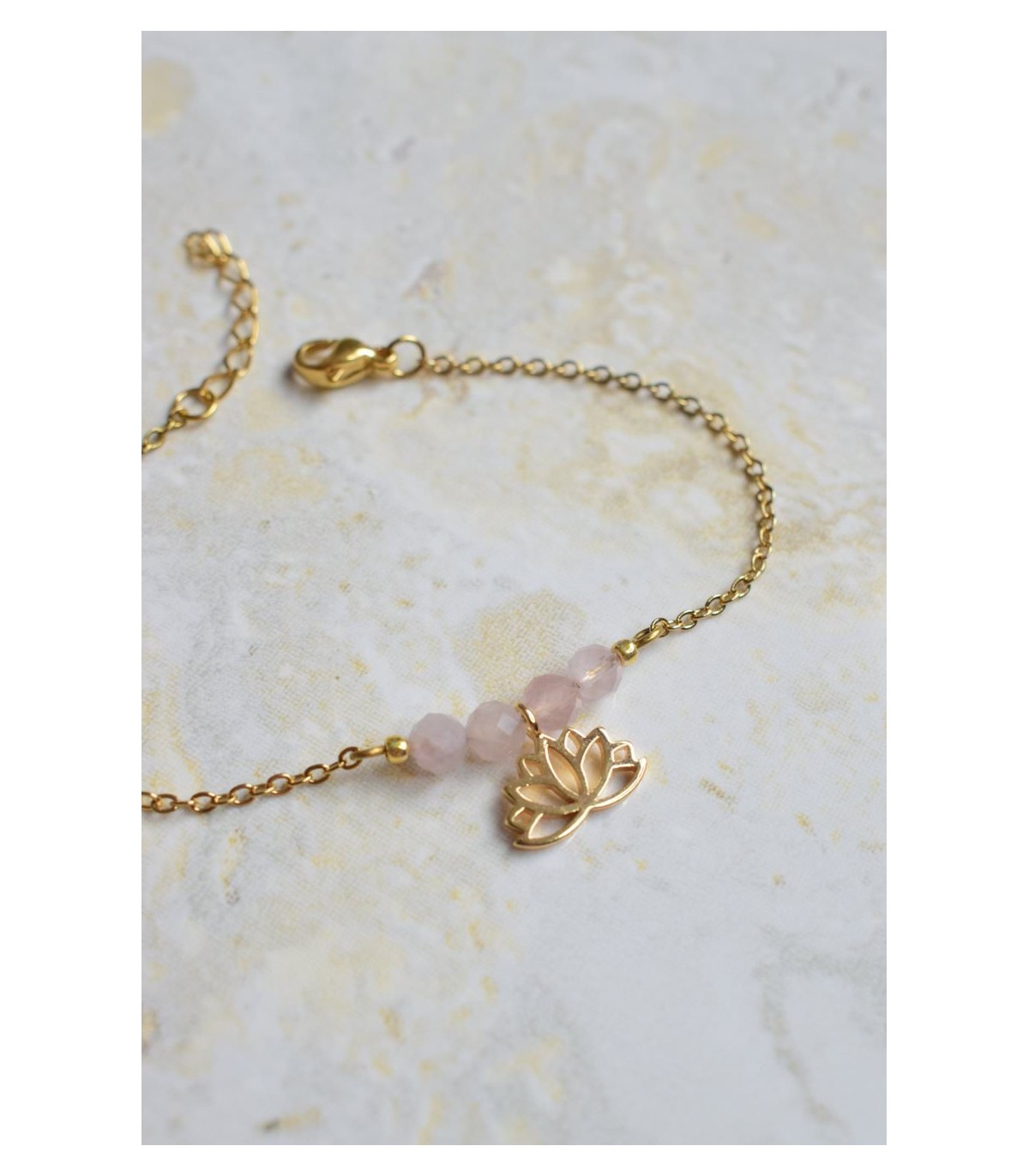 bracelet en acier inoxydable avec breloque fleur de lotus et perles de quartz rose