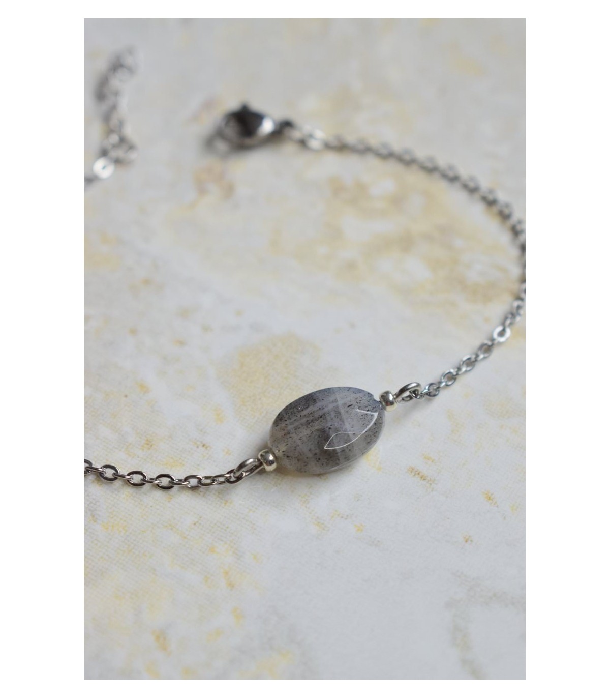 bracelet en acier inoxydable fin avec une perle de labradorite