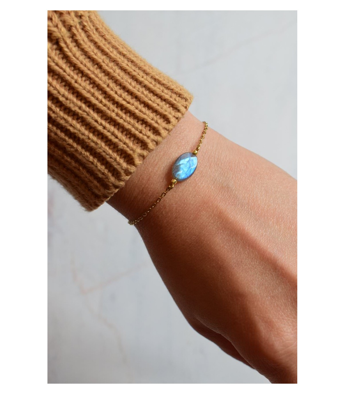 bracelet avec pierre de labradorite avec reflets bleus